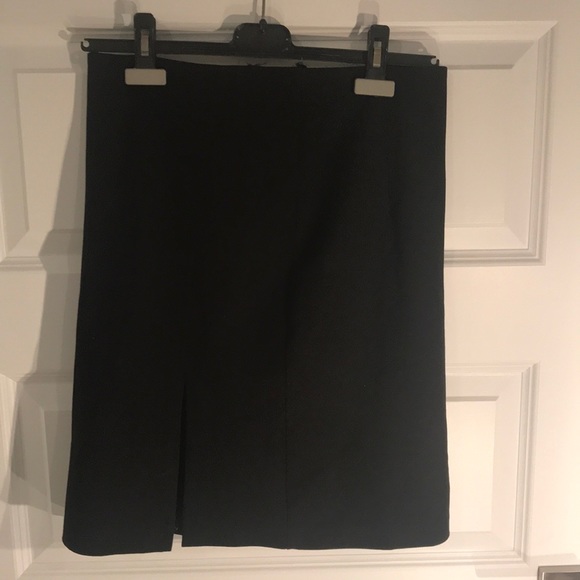 Black skirt - Picture 1 of 2